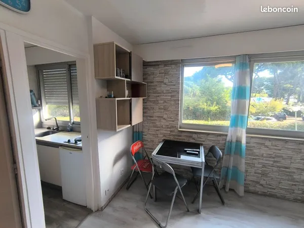 Loue pour etudiant un studio meublé A HYERES LES PALMIERS de septembre a juin 2027