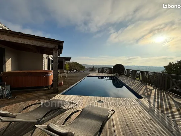 Maison 8 pièces 270 m²