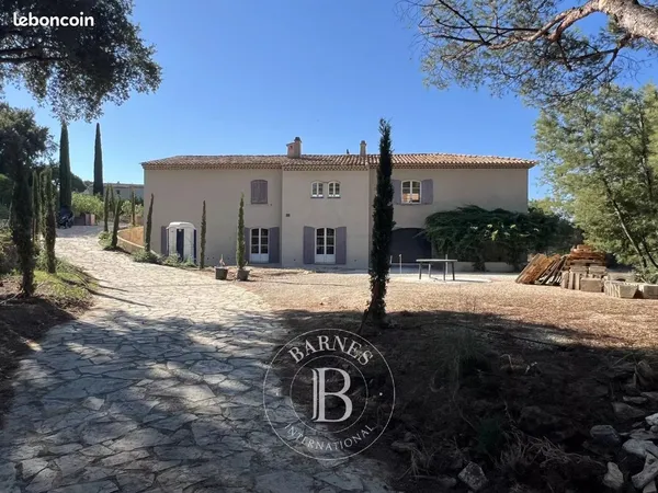 Villa 13 pièces 400 m²