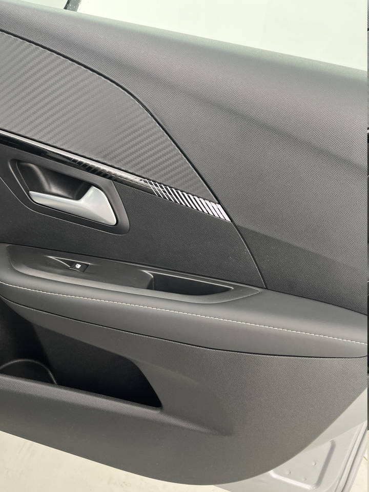 Peugeot 208 — photo 53
