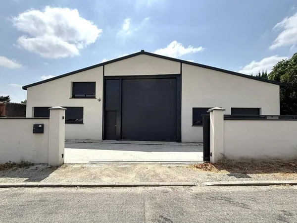 Local d'activité 320 m²