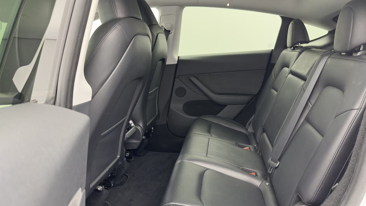 Tesla MODEL Y Standard RWD — photo 30