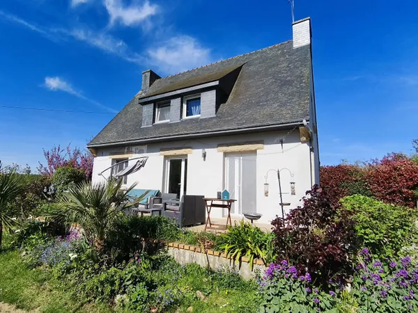 CÔTES-D'ARMOR, Trévé, Maison individuelle, 3 chambres, hangar fermé, beau jardin et belle vue