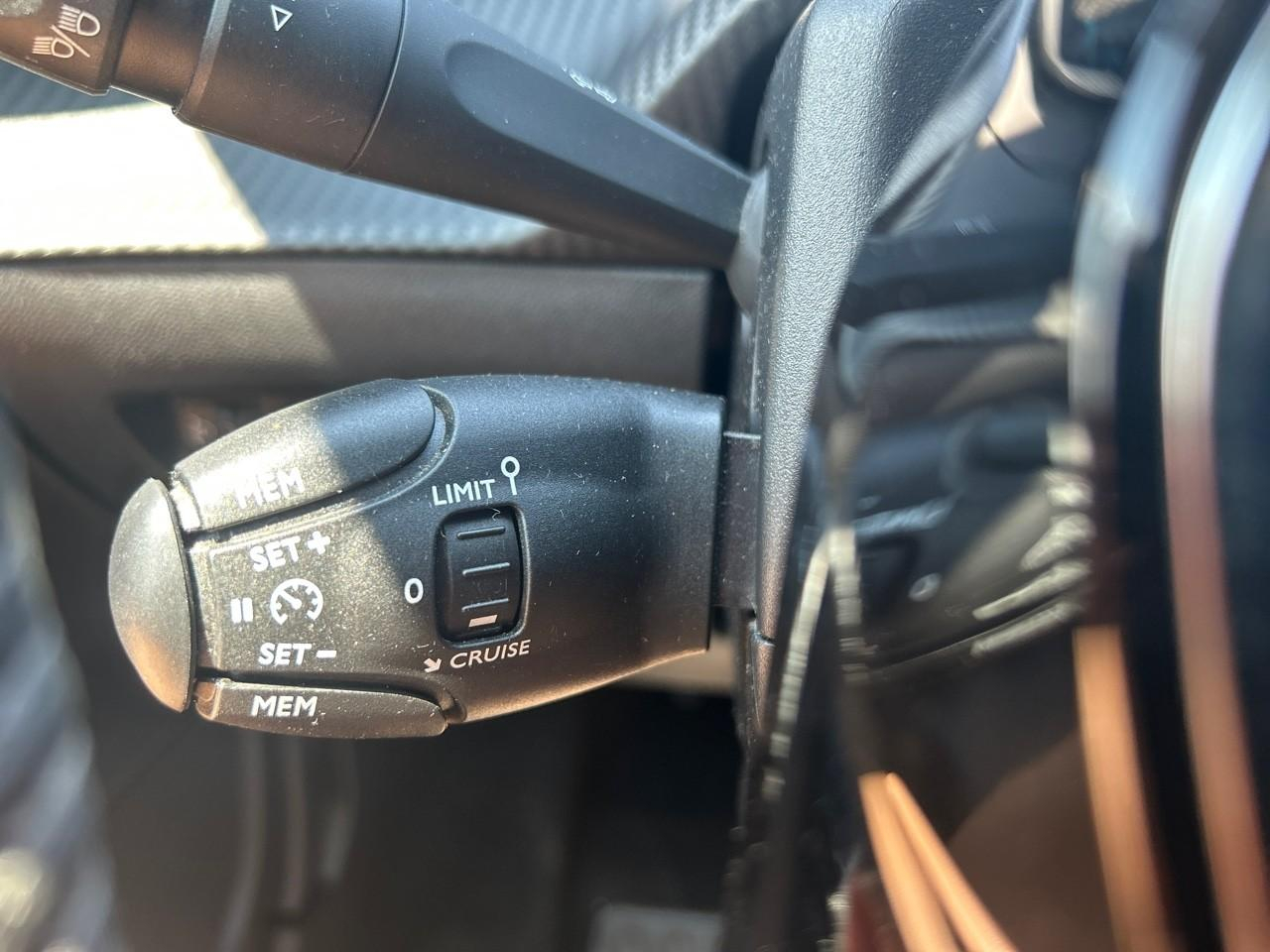 Peugeot 2008 e-2008 136ch style — photo 19
