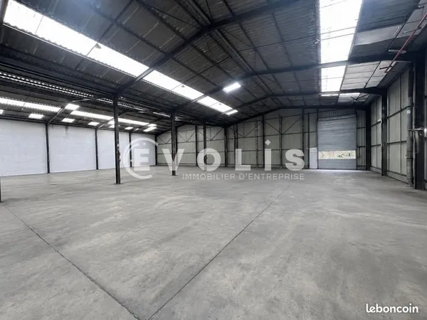 Local d'activité 1 020 m²