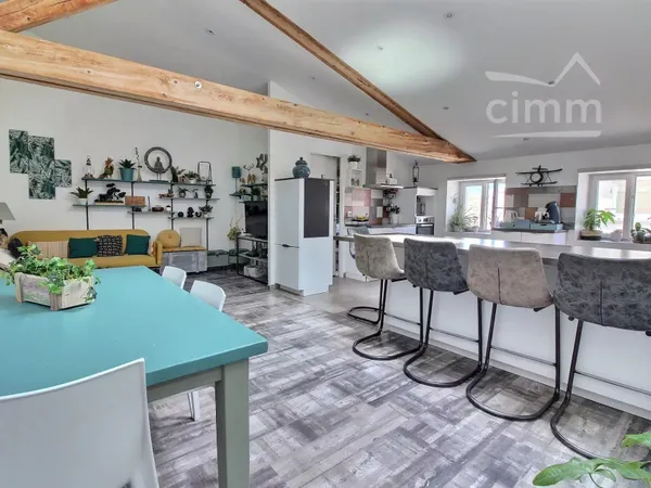 Appartement en duplex entièrement rénové de 105m²