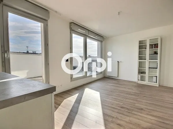 DERNIER ETAGE avec TERRASSE