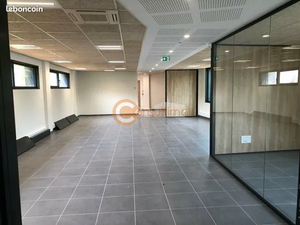 Bureaux 266 m²