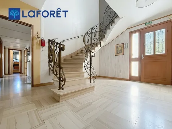 Maison 12 pièces 265 m²