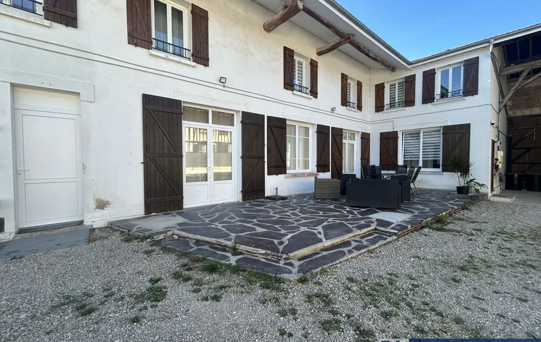 Photo 1