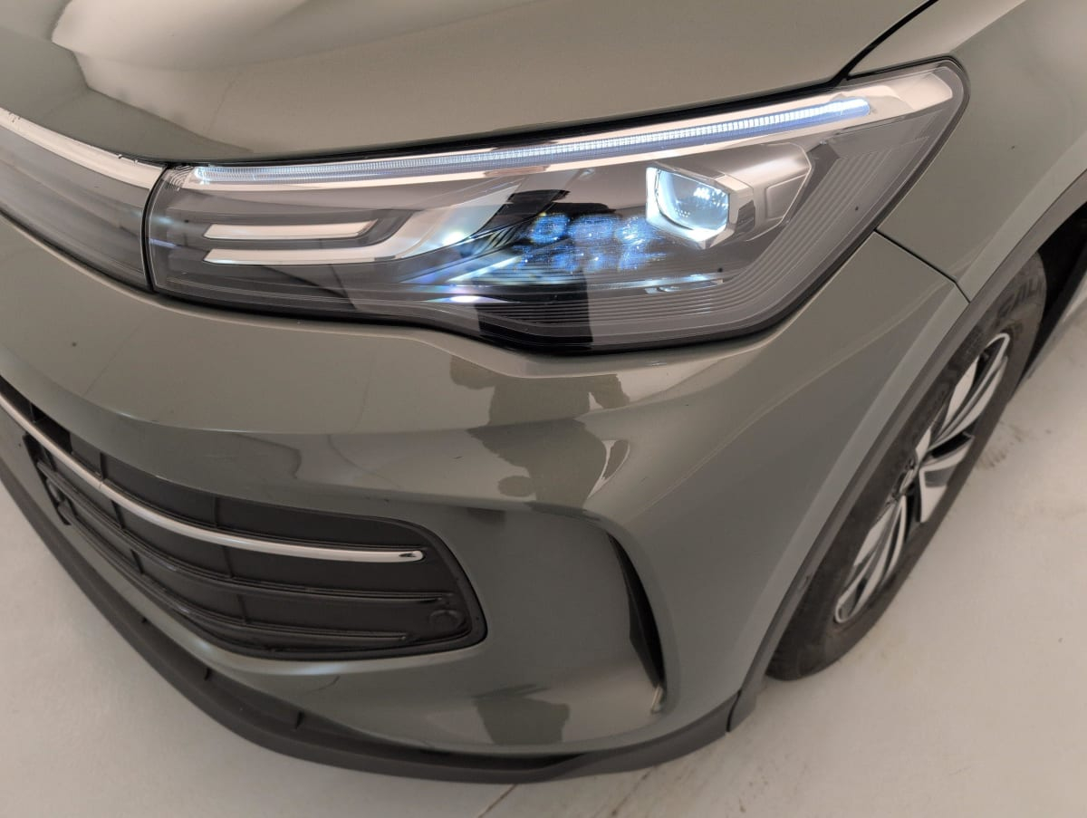 Volkswagen Tiguan — photo 21