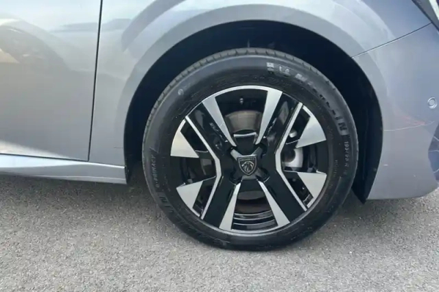 Peugeot 208 hybrid 100 e-dcs6 — photo 14