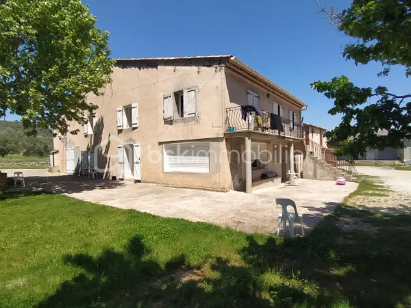 Maison 12 pièces 370 m²