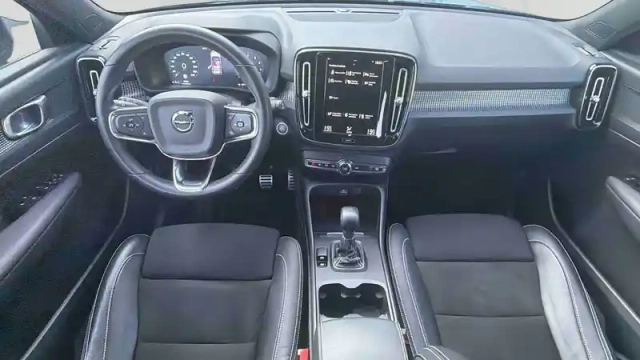 Volvo Xc40 t2 129 ch — photo 19