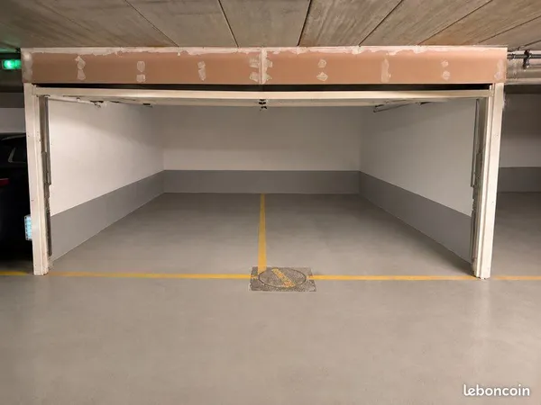 BOX PARKING - 25 m2 - 2 PLACES
