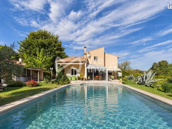 Propriété 6 pièces 145 m²