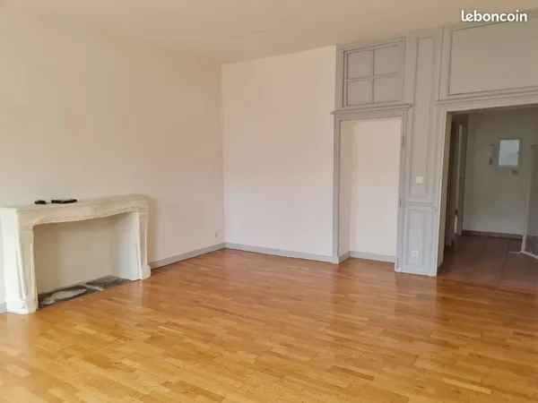 Appartement A louer 2 Piéces . 66,65 m2 .. Très lumineux ....