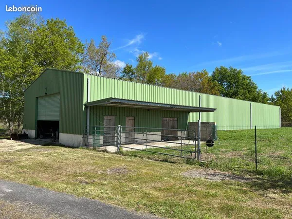 BÂTIMENT MÉTALLIQUE 640m2