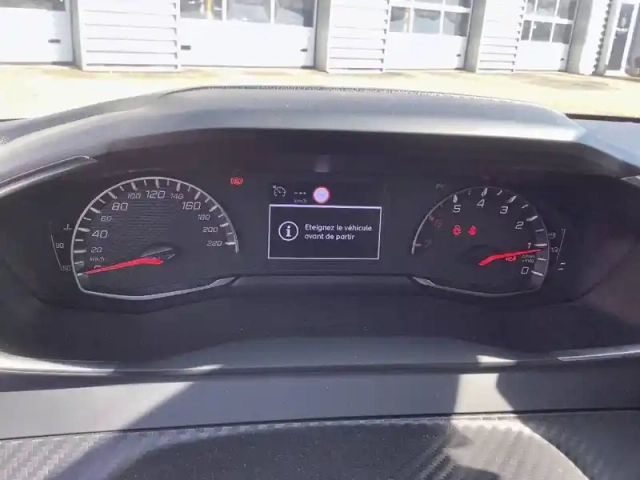 Peugeot 208 puretech 75 s&amp;s bvm5 — photo 10