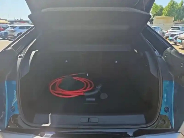 Peugeot 3008 electrique 325ch batterie 73 kwh 4x4 gt exclusive — photo 6