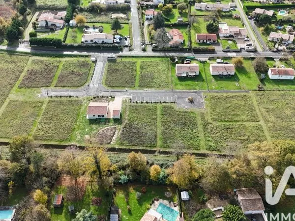 Terrain 910 m²