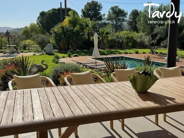 Villa 7 pièces 470 m²