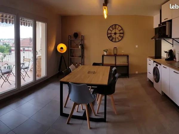 Chambre Meublée - Appartement Haut De Gamme Entièrement Rénové (100 m²)