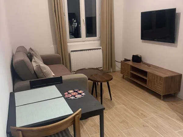Appartement T2 refait à neuf - Centre-ville de Pont-Saint-Esprit proche Tricastin