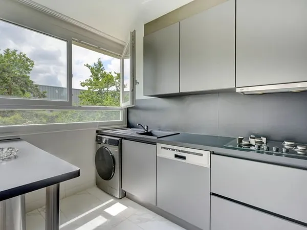 Appartement 3 pièces avec balcon et parking à BRON (69)