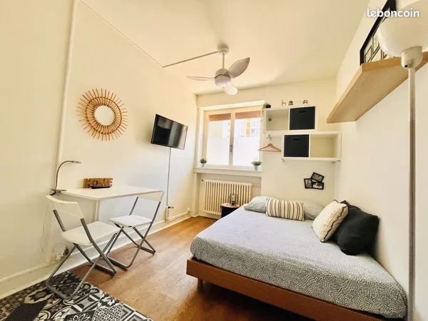 Studio 1 pièce 14 m²