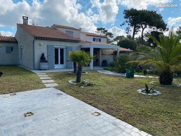 Maison plein pied ile d Oleron Grand village proche commerces à 250 m et plage 1km par piste cyclabl
