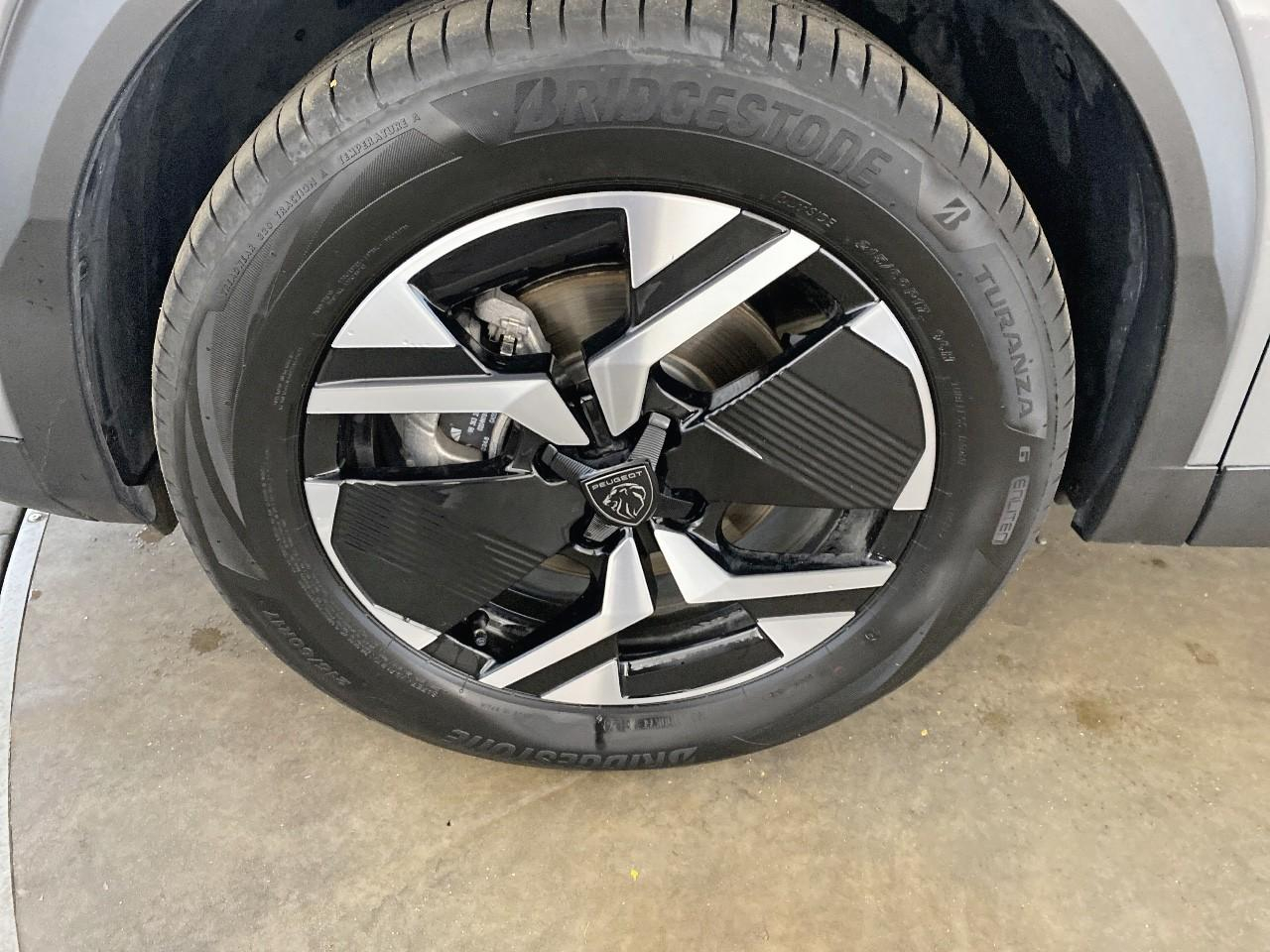 Peugeot 2008 hybrid 145 ch e-dcs6 allure — photo 11