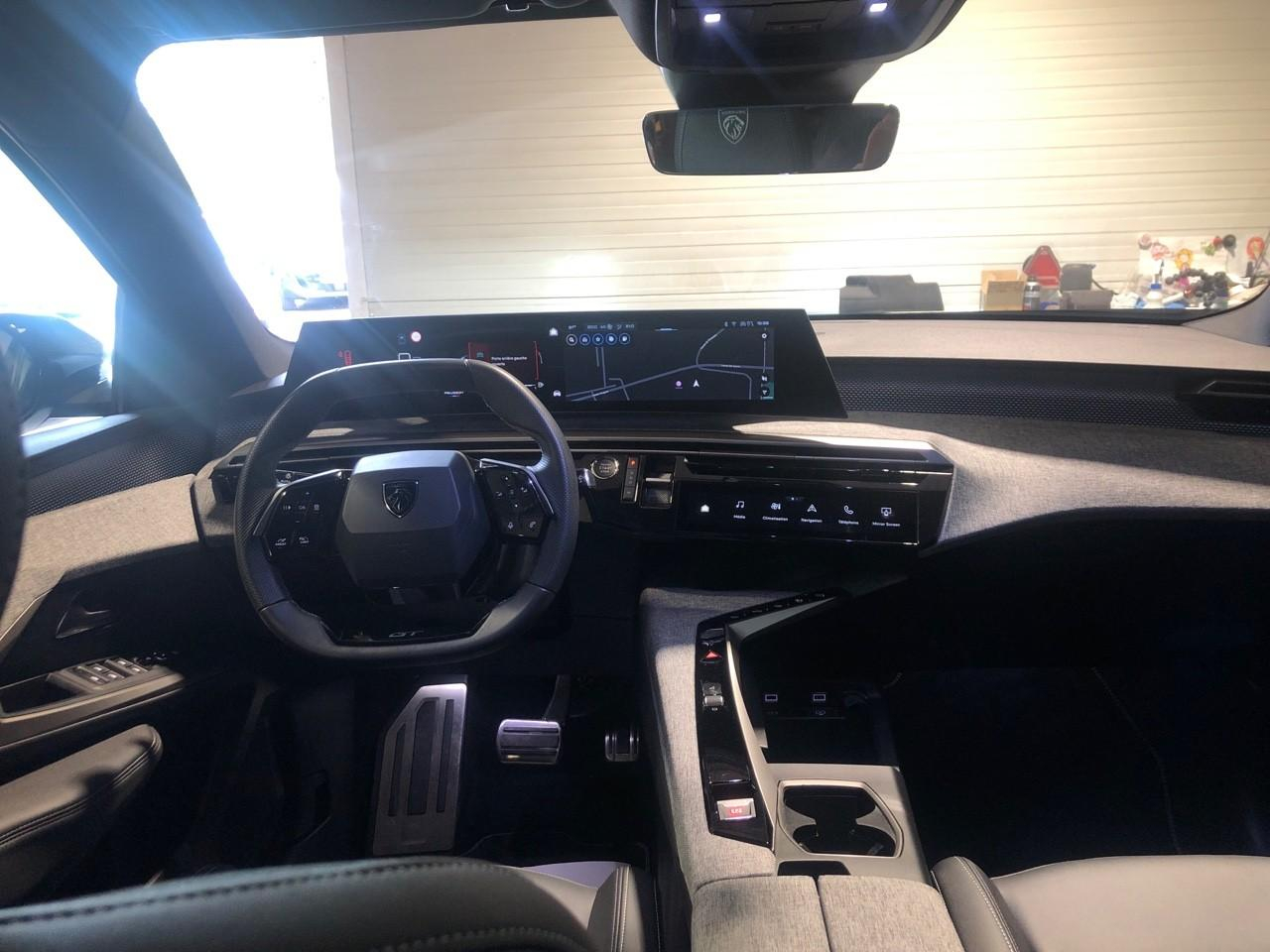 Peugeot 5008 hybrid 145 ch e-dcs6 gt — photo 8