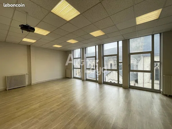 Bureaux 101 m² POITIERS