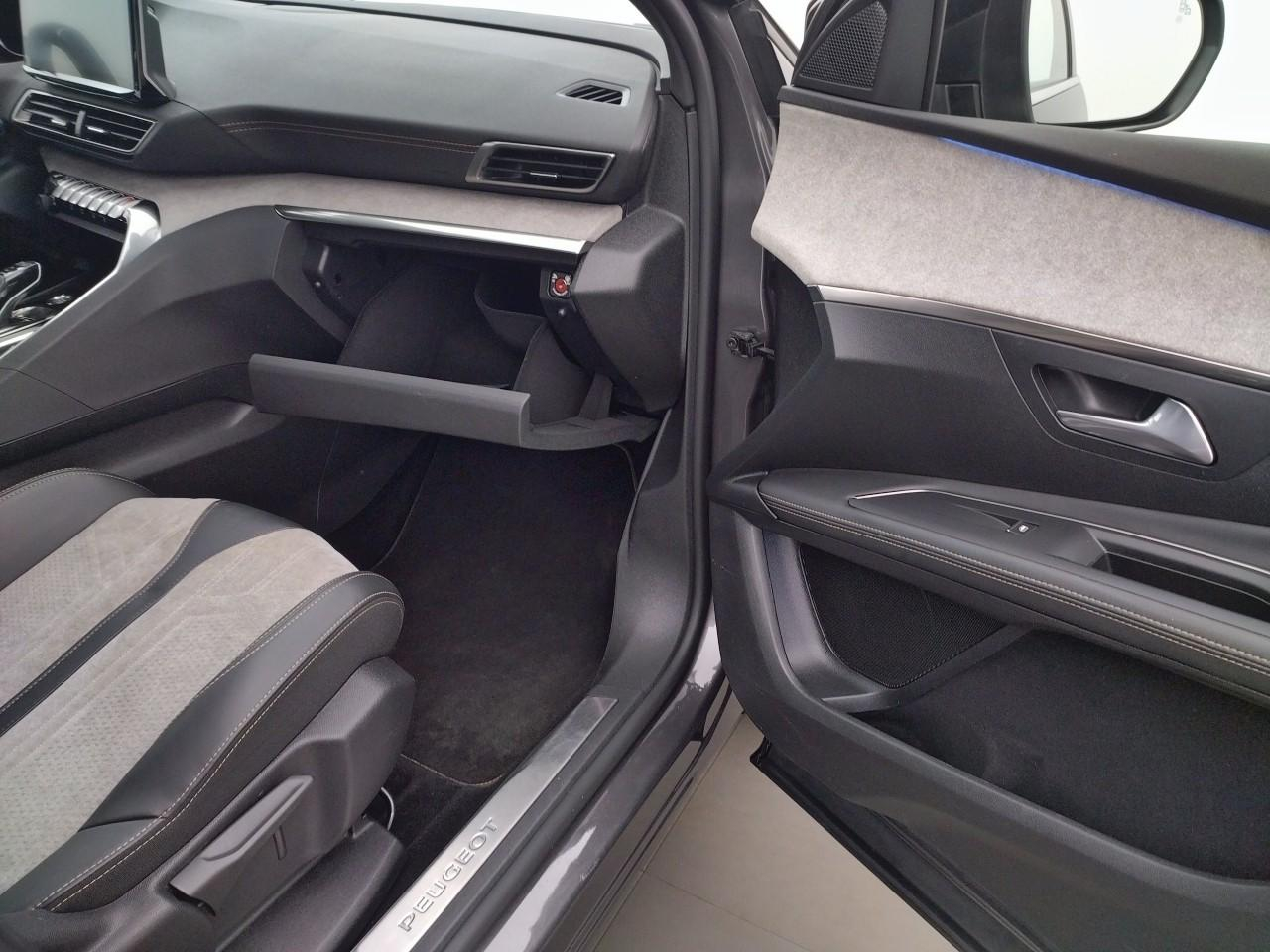 Peugeot 3008 hybrid4 300 e-eat8 gt — photo 26