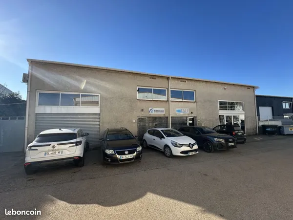 Local 460 m² Fréjus