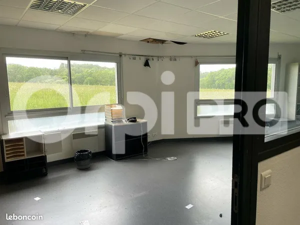 Local d'activité 1 306 m²
