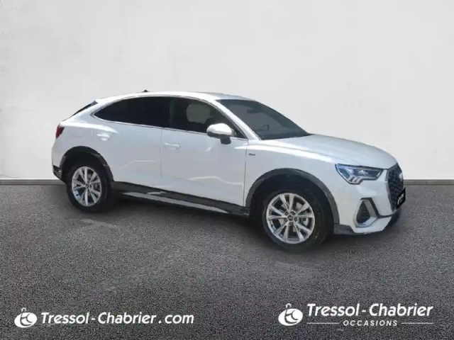 Audi Q3 sportback 35 tfsi 150 ch s tronic 7 s line — photo 29