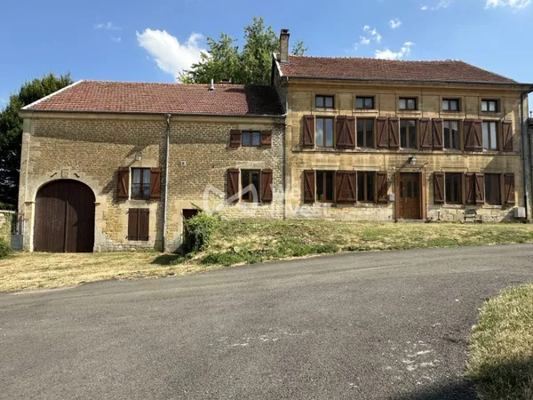 Maison de caractère avec 7 chambres, piscine intérieure et vas