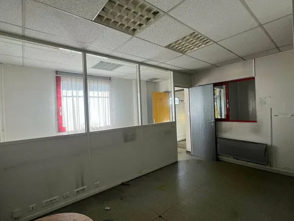 Local d'activité 576 m²