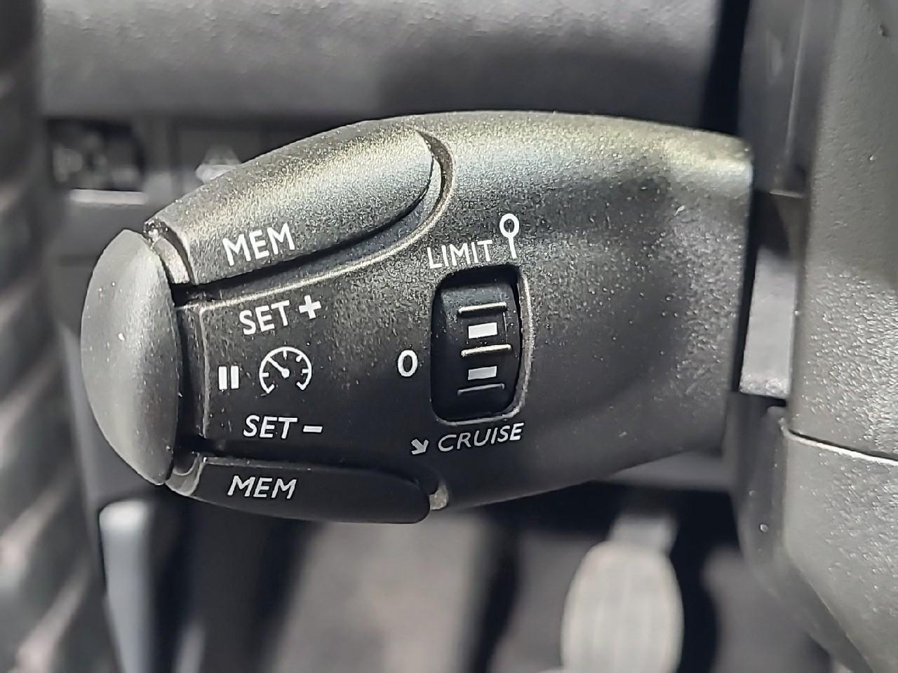 Peugeot 208 puretech 100 s&s bvm6 style — photo 24