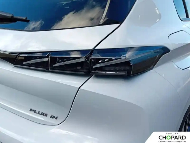 Peugeot 308 plug-in hybrid 195 ch e-dcs7 — photo 11