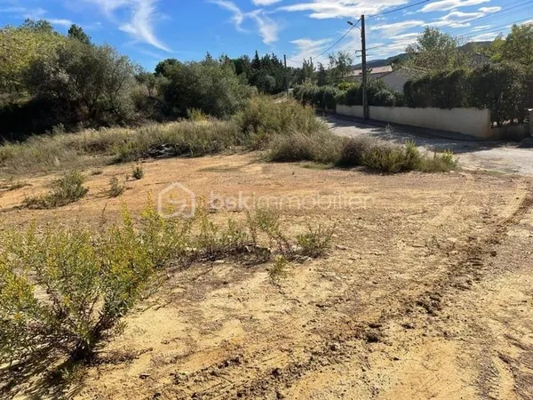 Terrain constructible 672 m²