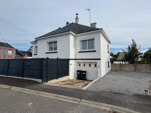 Maison entièrement rénovée de 70m2 - 2 chambres avec 70m2 supplémentaires annexes secteur Certé à Tr