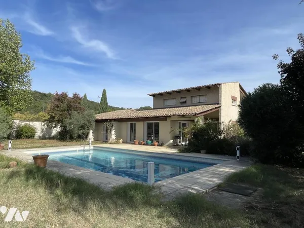 Maison 11 pièces 220 m²