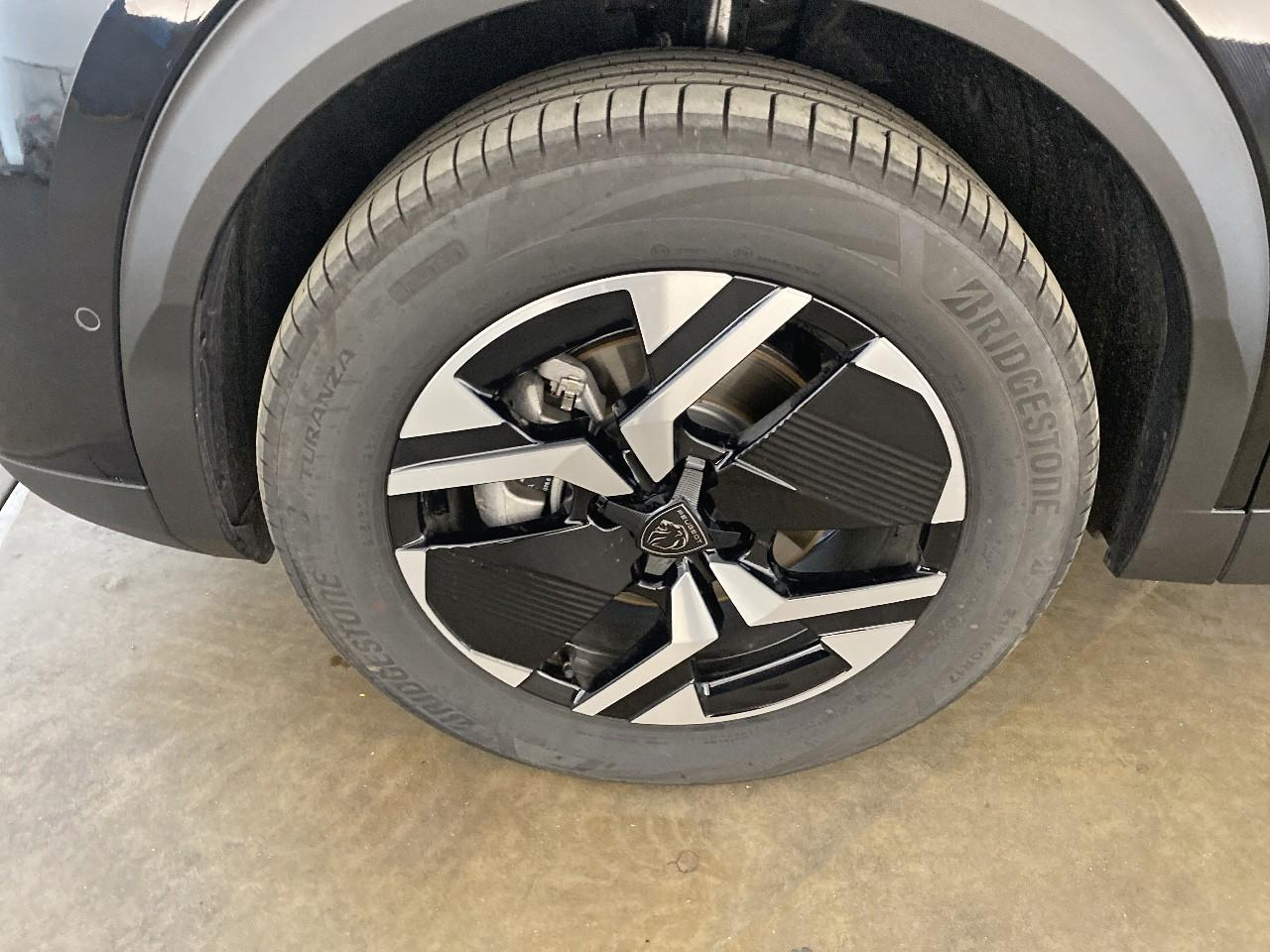 Peugeot 2008 hybrid 145 ch e-dcs6 allure — photo 11