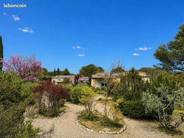 Particulier vend maison plain-pied, piscine, studio, grand garage