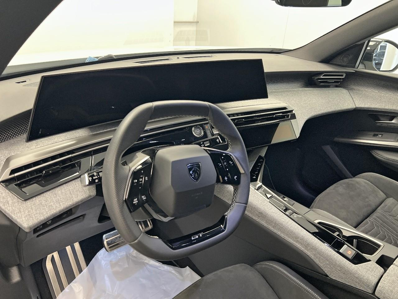 Peugeot 3008 hybrid 145 e-dcs6 gt — photo 12
