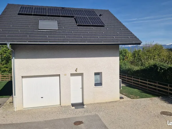 Maison récente DPE A avec jardin, PAC et photovoltaïque - Étercy, proche Annecy et Genève