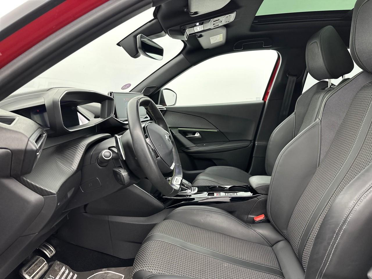 Peugeot 2008 puretech 130 s&s eat8 gt line — photo 9